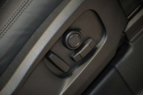 2025 Land Rover Defender 110 D350 X-Dynamic SE L663