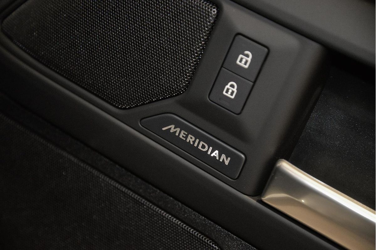 2025 Land Rover Defender 110 D350 X-Dynamic SE L663