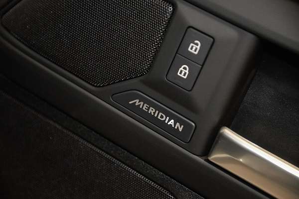 2025 Land Rover Defender 110 D350 X-Dynamic SE L663