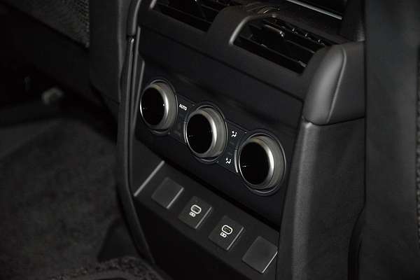 2025 Land Rover Defender 130 P500 V8 L663