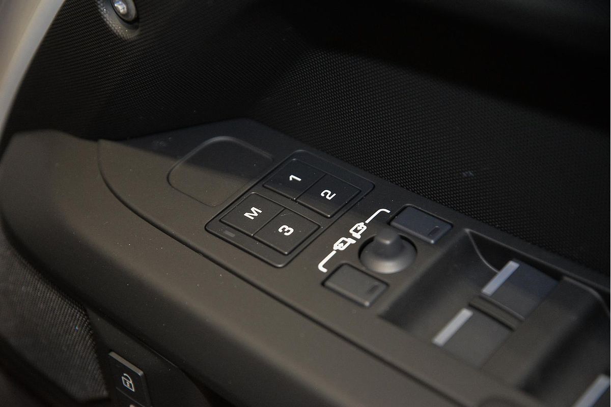 2025 Land Rover Defender 110 D350 X-Dynamic SE L663