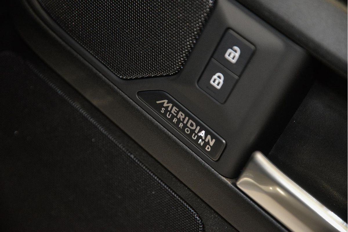 2025 Land Rover Defender 130 P500 V8 L663