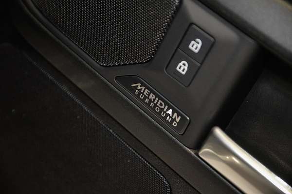 2025 Land Rover Defender 130 P500 V8 L663