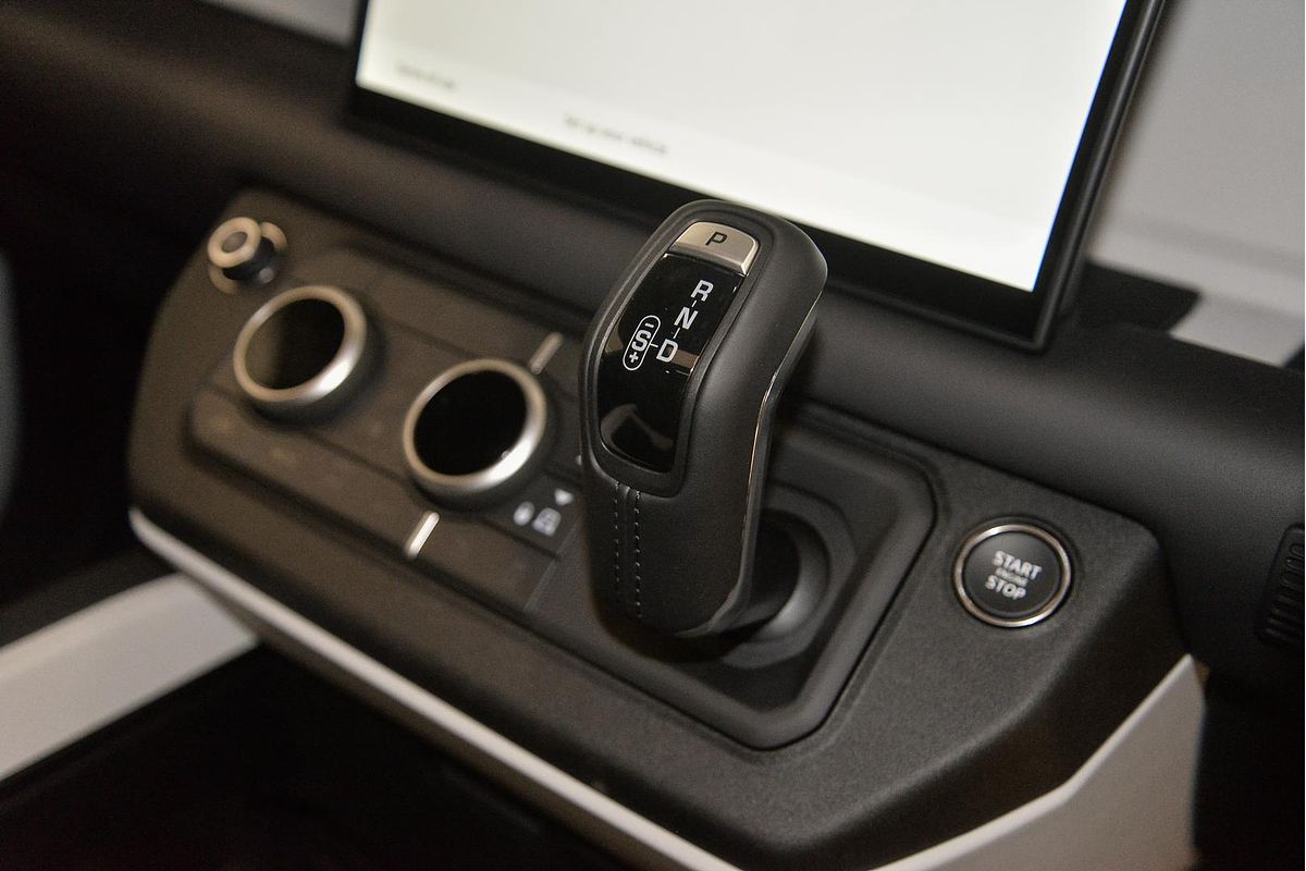 2025 Land Rover Defender 110 D350 X-Dynamic SE L663