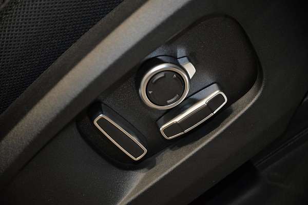 2025 Land Rover Defender 130 P500 V8 L663