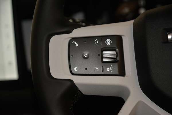 2025 Land Rover Defender 110 D350 X-Dynamic SE L663