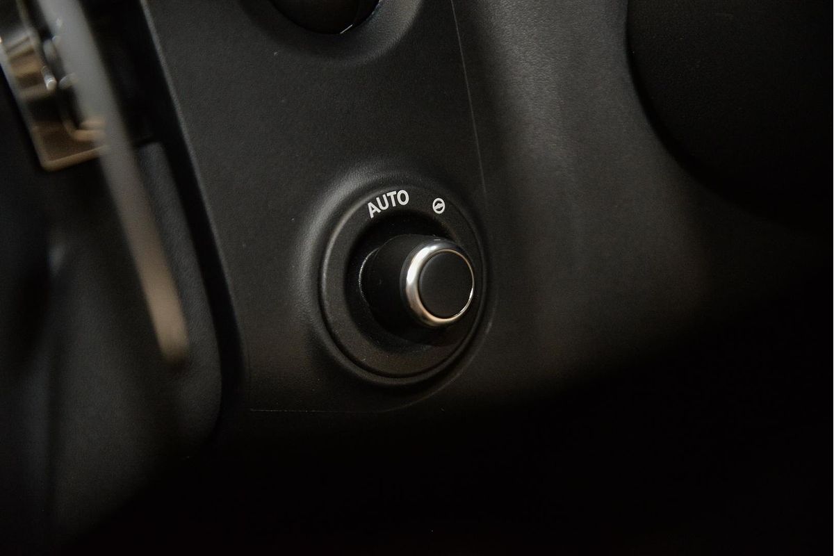 2025 Land Rover Defender 130 P500 V8 L663