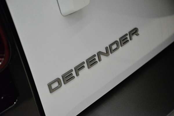 2025 Land Rover Defender 110 D350 X-Dynamic SE L663