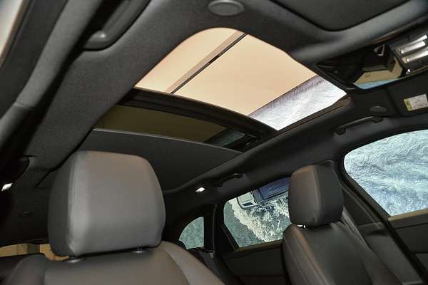 2024 Land Rover Range Rover Velar P250 Dynamic SE L560