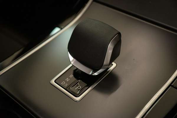 2024 Land Rover Range Rover Velar P250 Dynamic SE L560