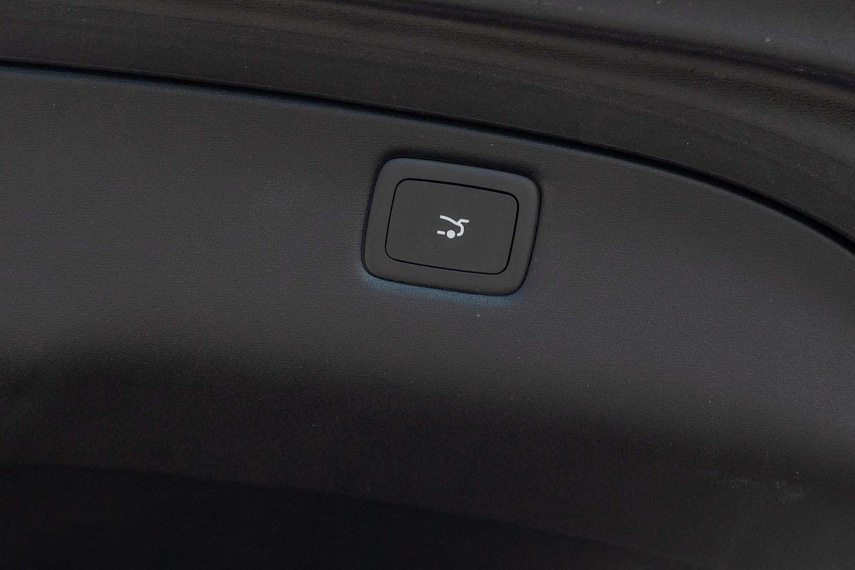 2025 MG IM5 Performance P12L