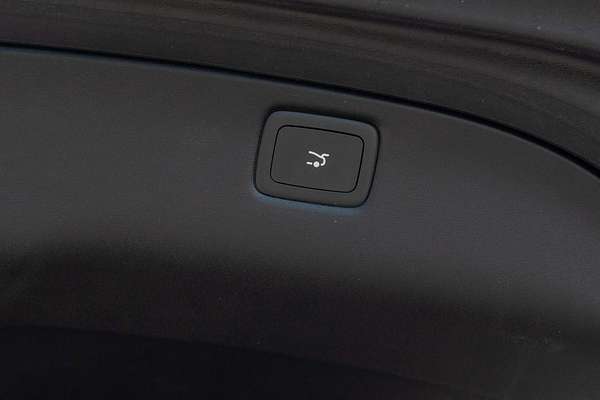2025 MG IM5 Performance P12L