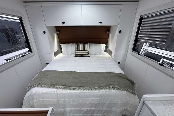 2025 Viscount V1 Couples Premium