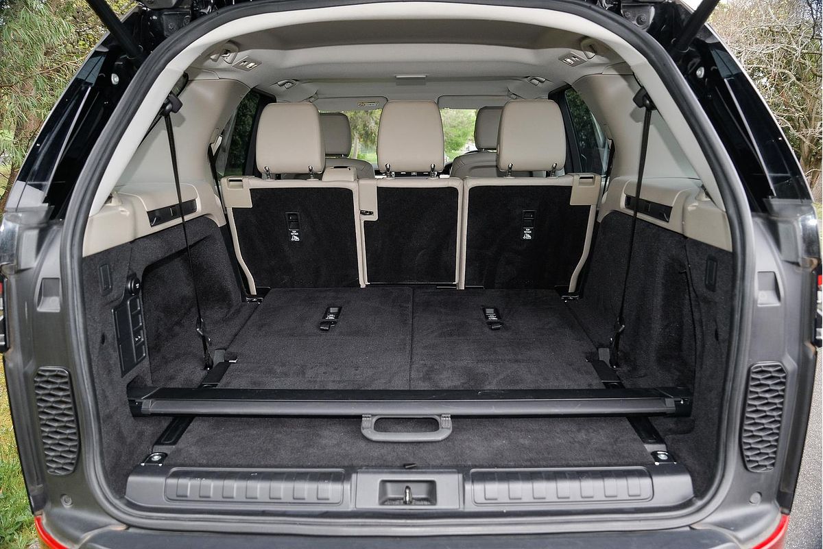 2020 Land Rover Discovery SD6 SE Series 5