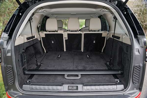 2020 Land Rover Discovery SD6 SE Series 5