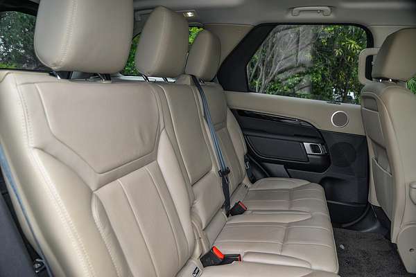 2020 Land Rover Discovery SD6 SE Series 5