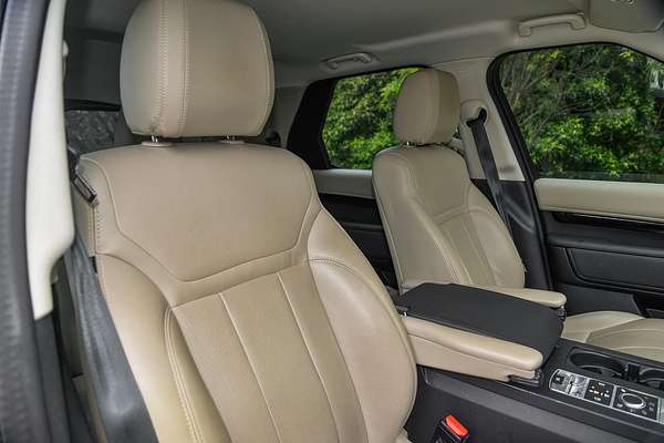 2020 Land Rover Discovery SD6 SE Series 5