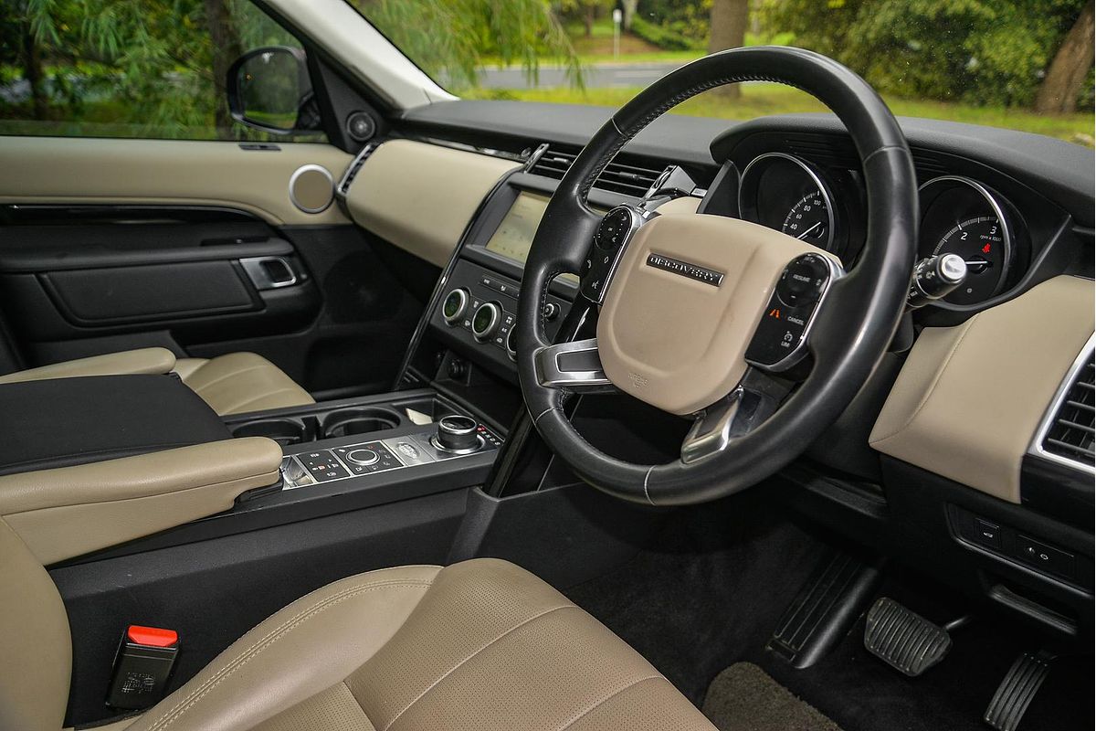 2020 Land Rover Discovery SD6 SE Series 5