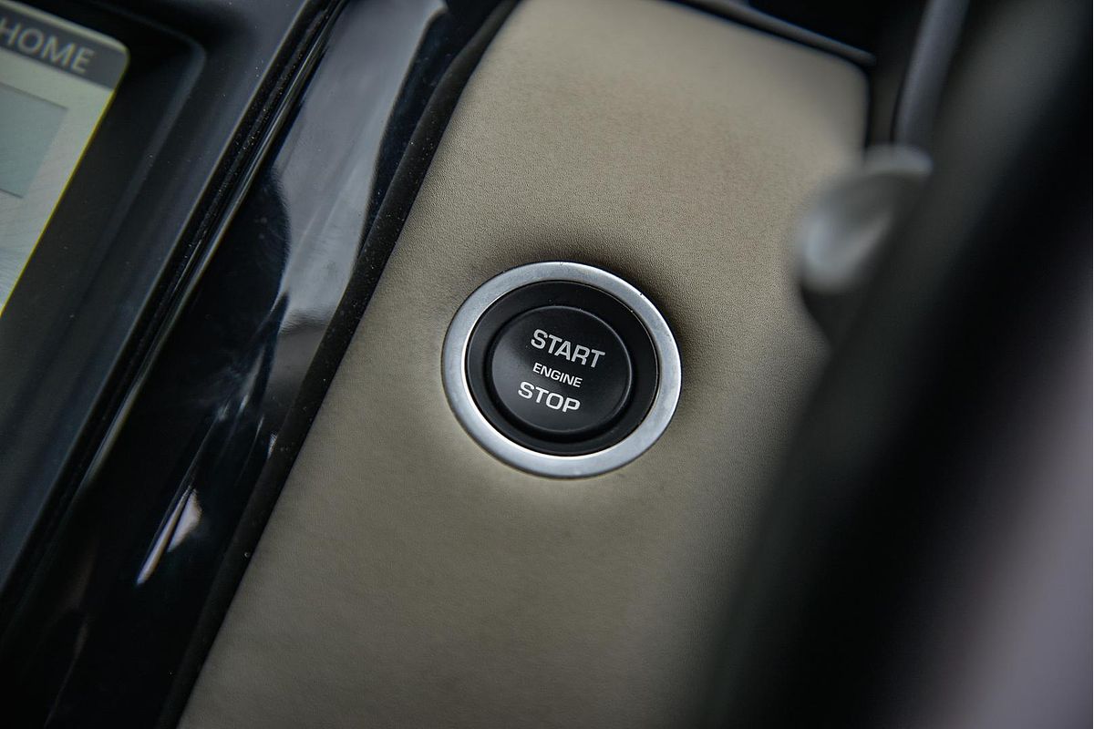 2020 Land Rover Discovery SD6 SE Series 5