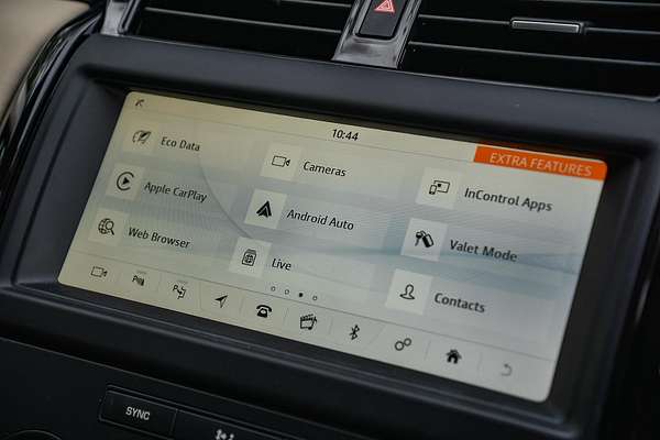 2020 Land Rover Discovery SD6 SE Series 5
