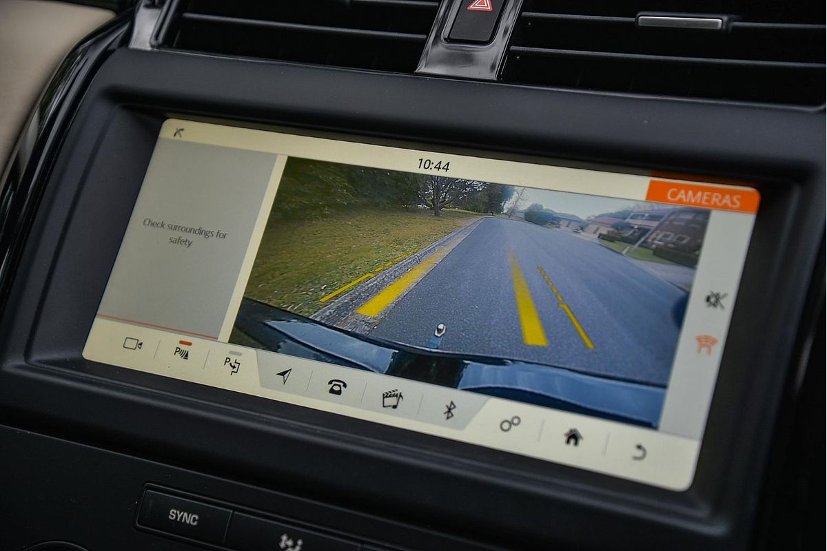 2020 Land Rover Discovery SD6 SE Series 5