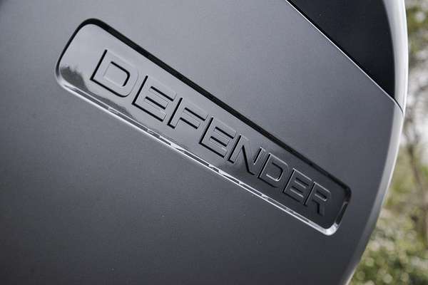 2025 Land Rover Defender 130 D350 X-Dynamic SE L663