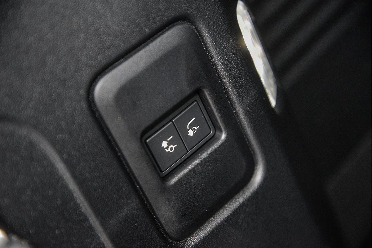 2025 Land Rover Defender 130 D350 X-Dynamic SE L663