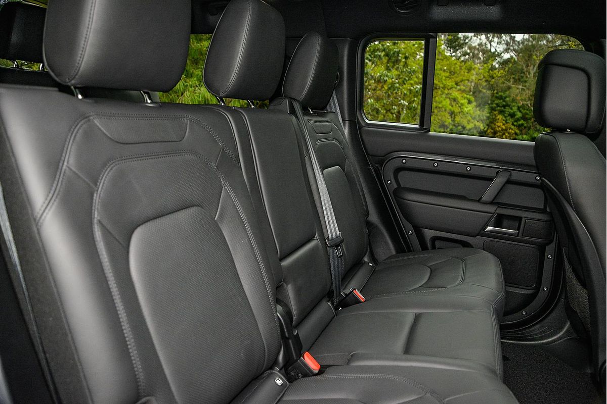 2025 Land Rover Defender 130 D350 X-Dynamic SE L663