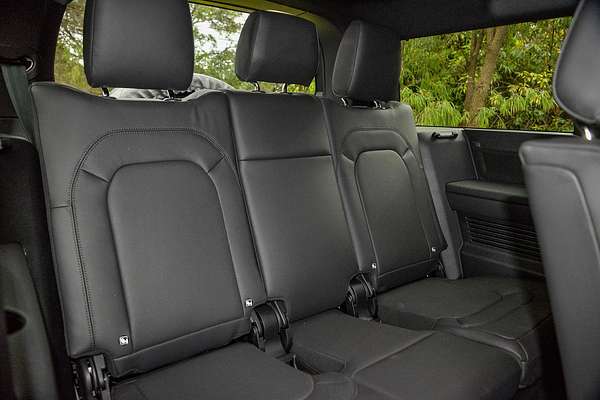 2025 Land Rover Defender 130 D350 X-Dynamic SE L663