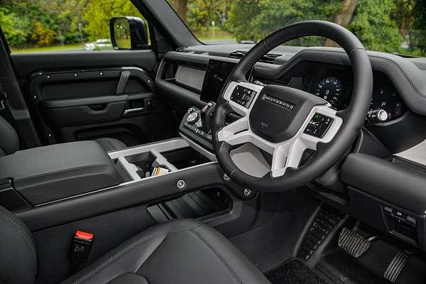 2025 Land Rover Defender 130 D350 X-Dynamic SE L663