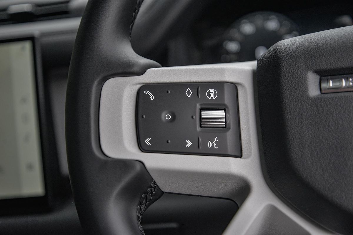 2025 Land Rover Defender 130 D350 X-Dynamic SE L663