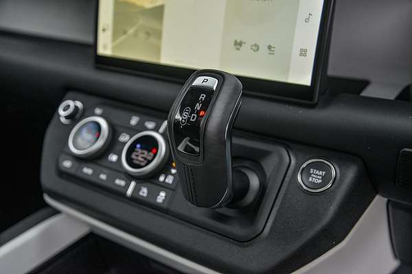 2025 Land Rover Defender 130 D350 X-Dynamic SE L663