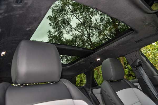 2025 Land Rover Range Rover Evoque P300e Autobiography L551