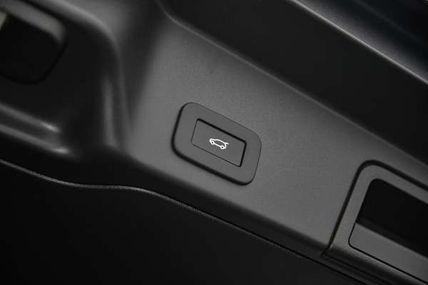 2025 Land Rover Range Rover Evoque P250 Dynamic SE L551