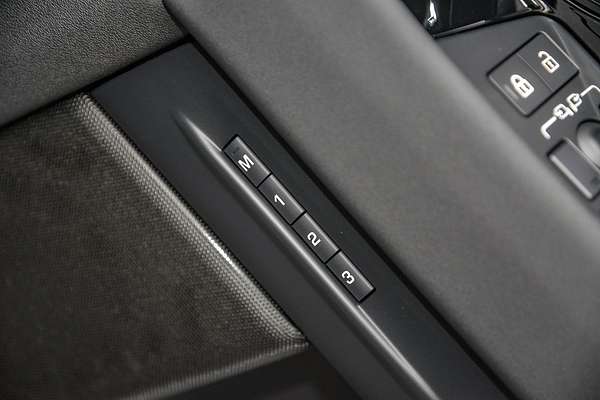 2025 Land Rover Range Rover Evoque P250 Dynamic SE L551