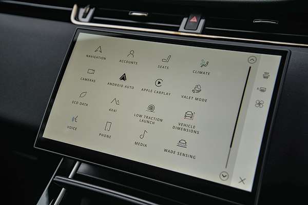 2025 Land Rover Range Rover Evoque P250 Dynamic SE L551