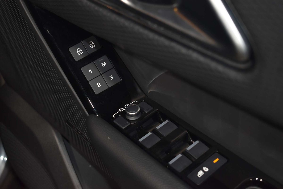 2021 Land Rover Range Rover Velar P250 R-Dynamic S L560