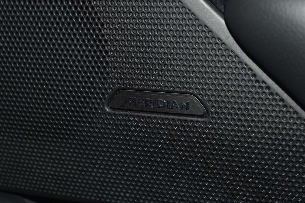 2021 Land Rover Range Rover Velar P250 R-Dynamic S L560