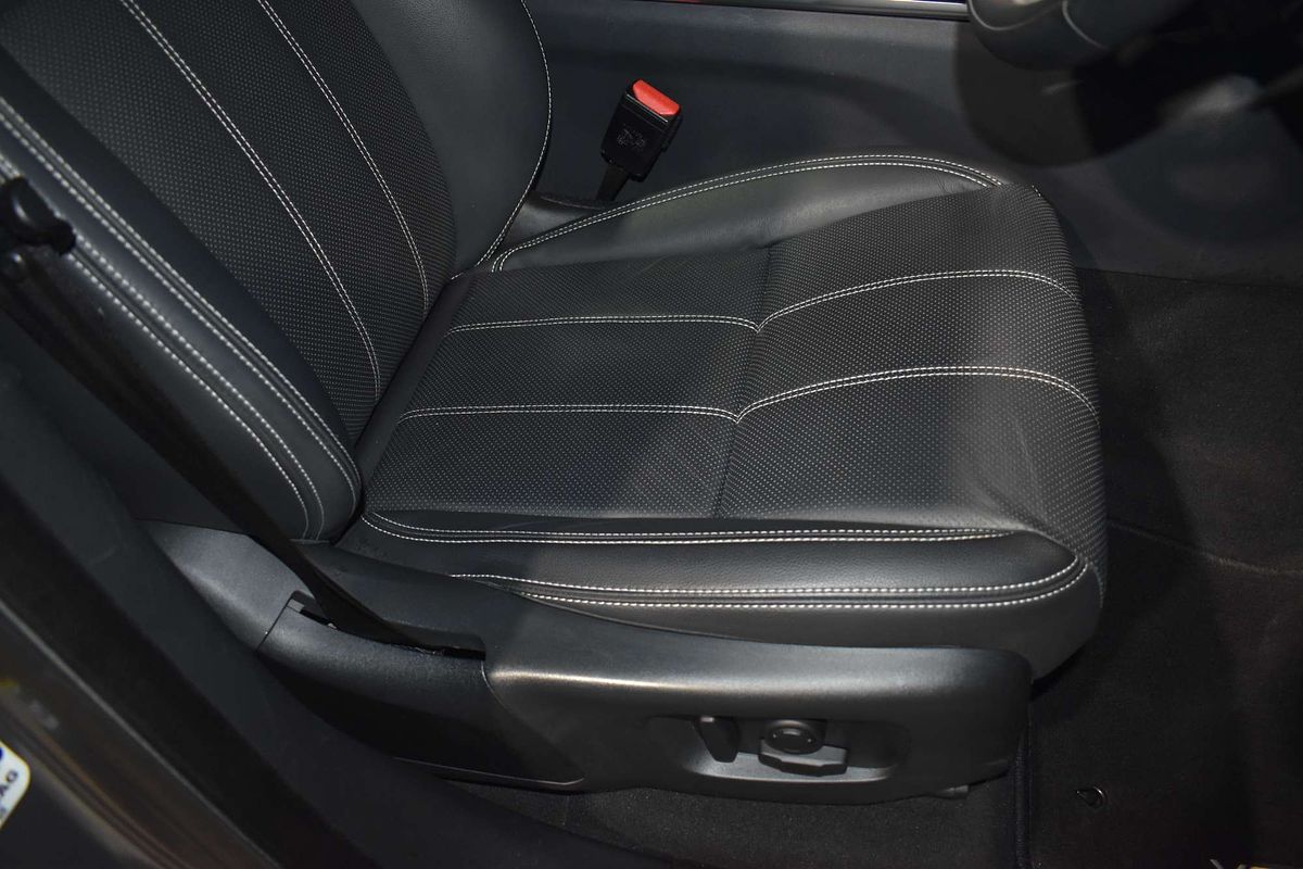 2021 Land Rover Range Rover Velar P250 R-Dynamic S L560