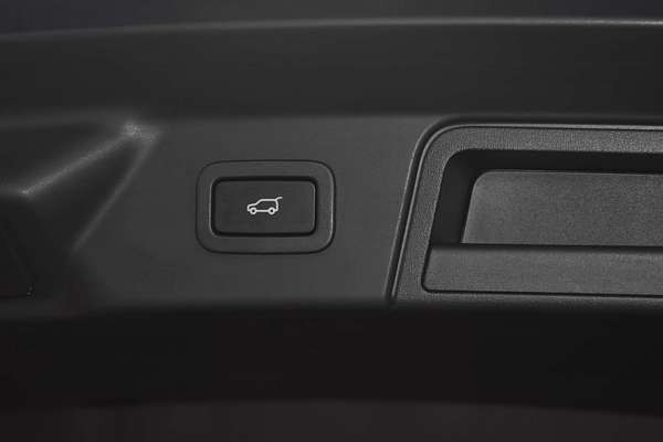 2021 Land Rover Range Rover Velar P250 R-Dynamic S L560