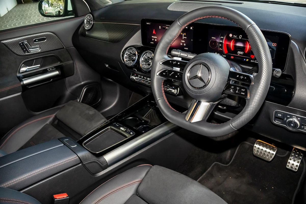 2025 Mercedes-Benz GLA-Class GLA200 H247