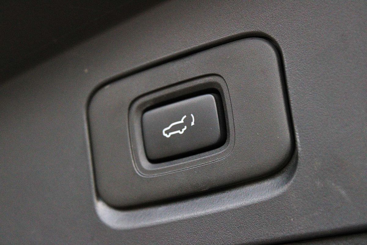 2023 Isuzu MU-X LS-U