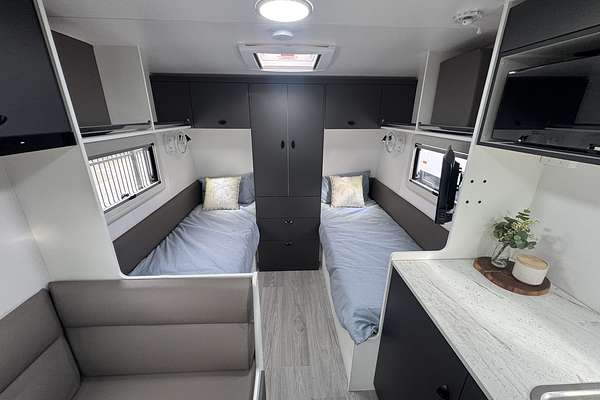 2025 Viscount V2 Couples Single Bed