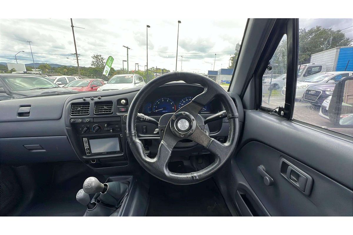 2004 Toyota Hilux  VZN167R 4X4