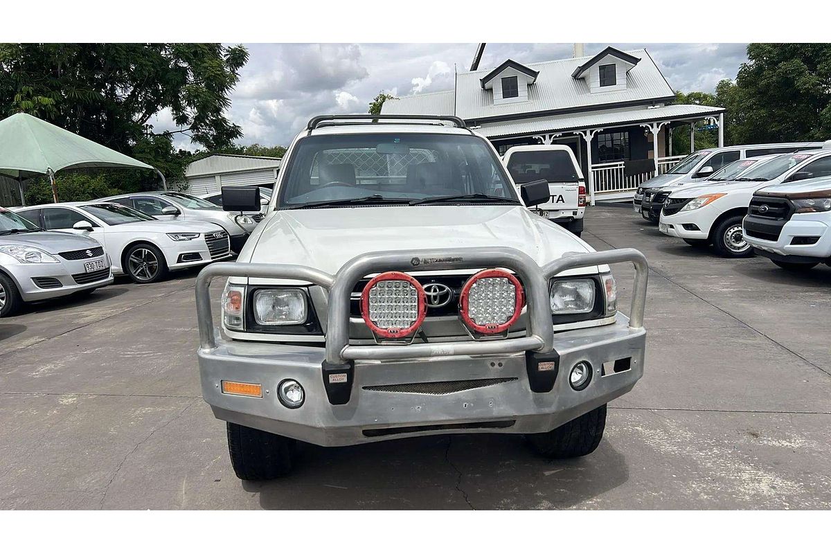 2004 Toyota Hilux  VZN167R 4X4