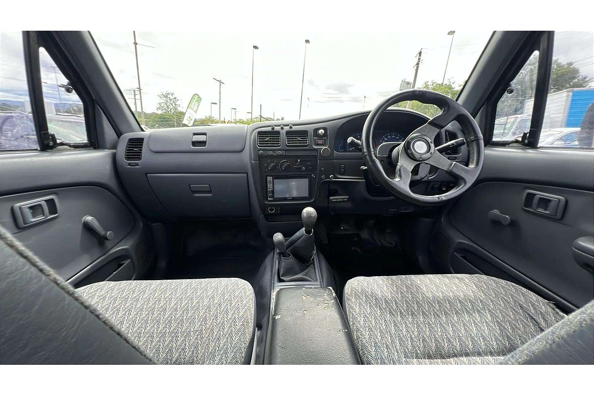 2004 Toyota Hilux  VZN167R 4X4