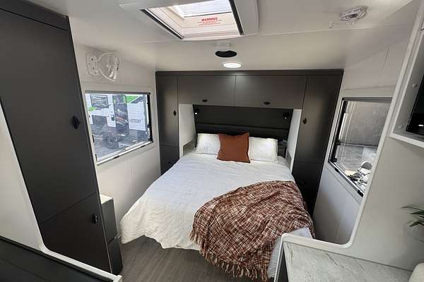 2025 Viscount V3 Couples Premium
