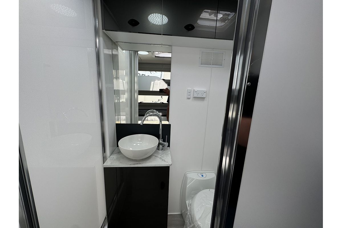 2025 Viscount V2 Family - 3 Bunk Premium