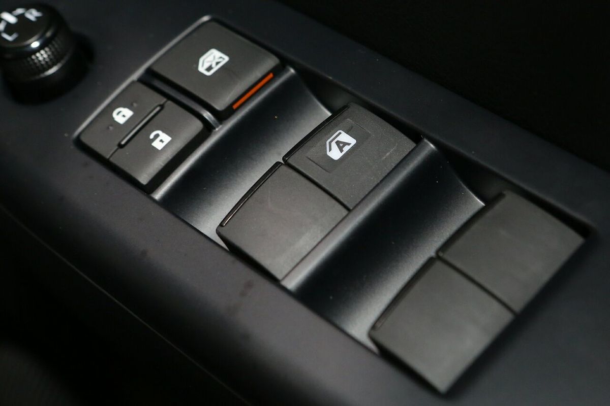 2025 Toyota Hilux SR GUN126R 4X4