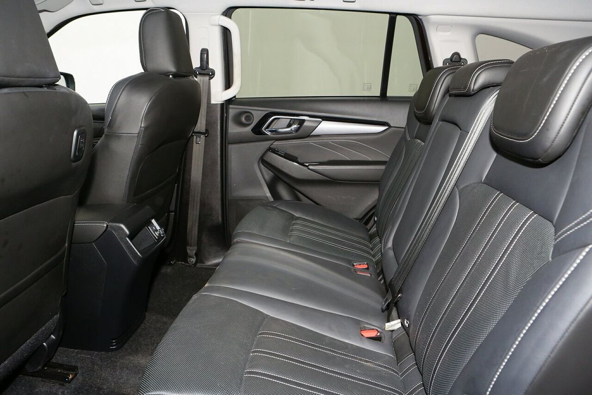 2022 Isuzu MU-X LS-T